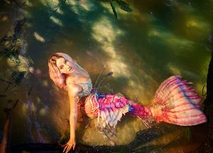 Gorgeous Nora Fatehi turns mermaid