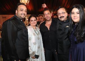 Baba Siddique and Zeeshan Siddique’s annual Iftaar dinner has country’s most powerful under one roof!