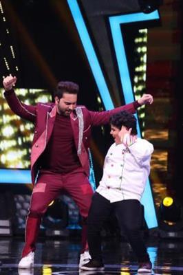 Pratyush Anand surprises everyone with his hilarious and cute belly dancing on Sony Entertainment Television's Superstar Singer 2